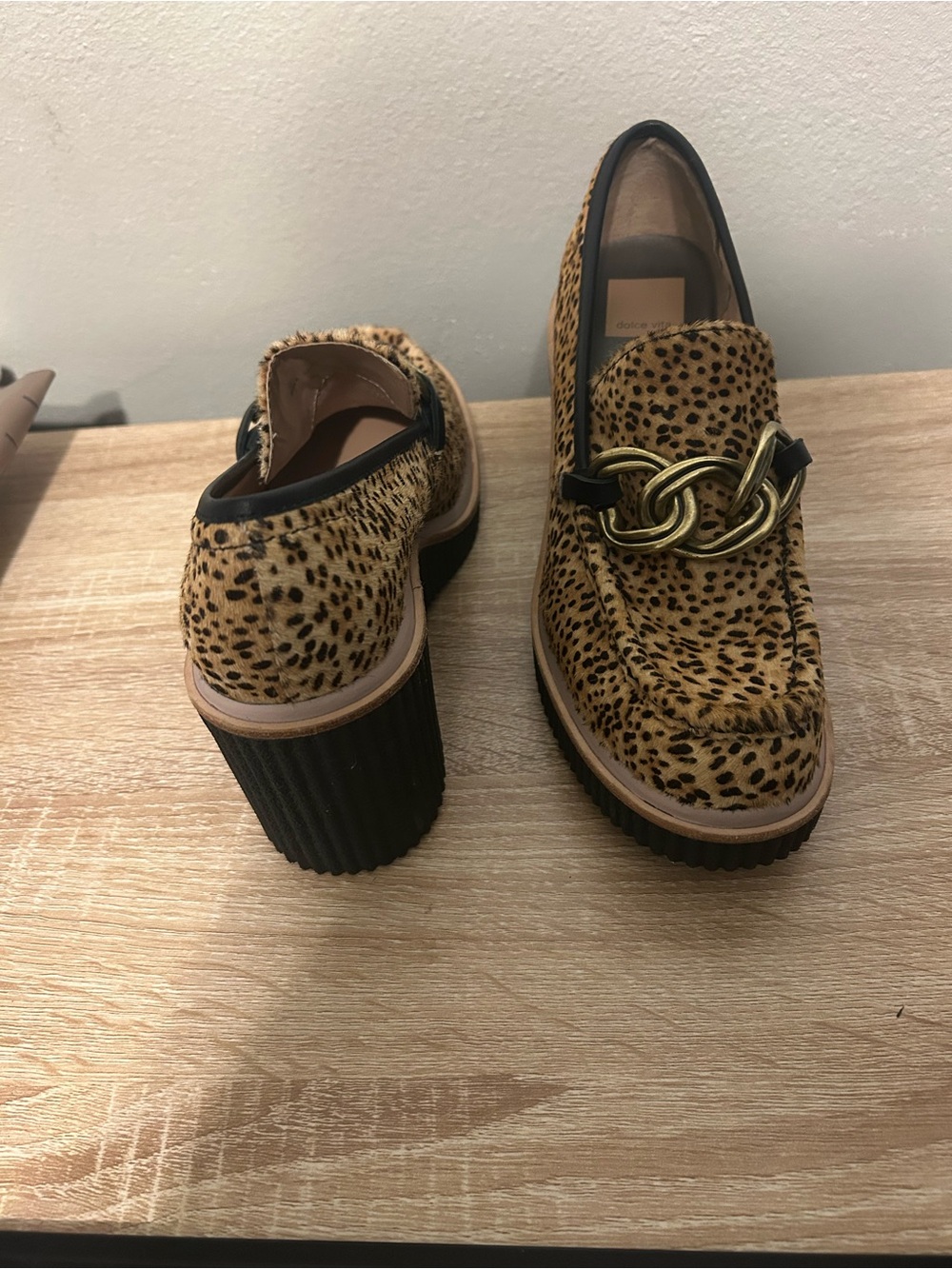Dolce Vita Brenan Leopard Calf Hair Platform Wedge Loafers Gold Chain Sz 8 - Picture 3 of 6